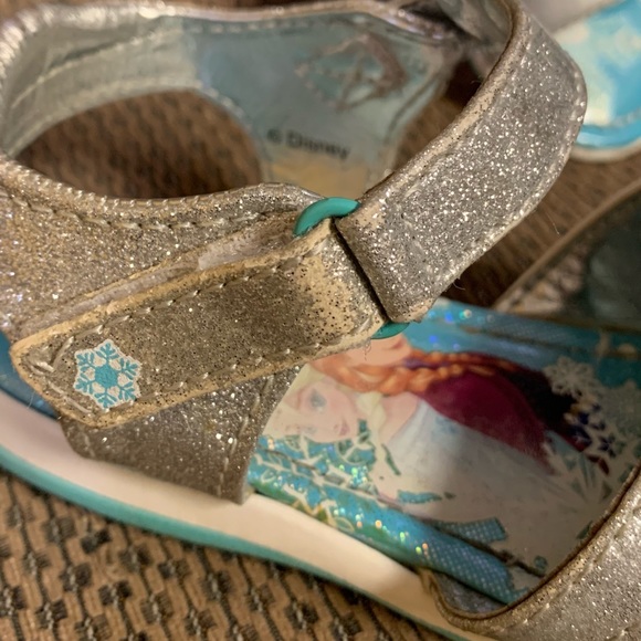 Disney Frozen light up sandals - Picture 9 of 10